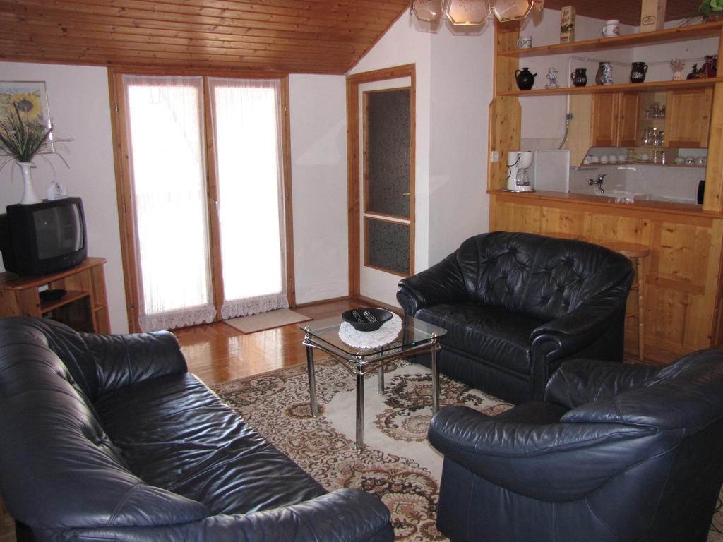 Schmidt Apartment บาลาตอนเฟนีแวช ห้อง รูปภาพ